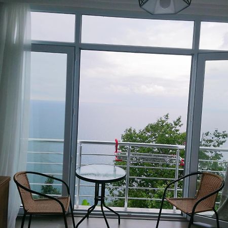 Albatross Kvariati Guest House Exterior foto